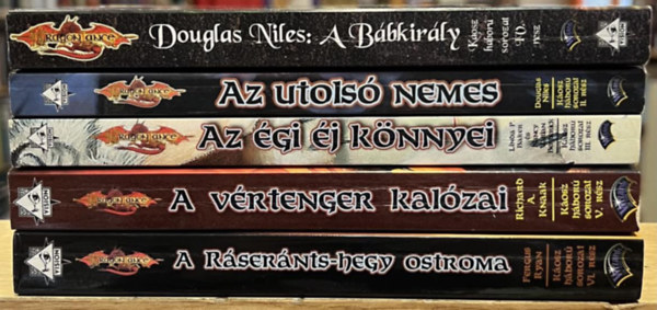 Linda P. Baker, Nancy Varian Berberick, Fergus Ryan, Richard A. Knaak Douglas Niles - Dragonlance: Káoszháború ciklus II-VI.: Az utolsó nemes, Az égi éj könnyei, A bábkirály, A vértenger kalózai, A Ráseránts-hegy ostroma
