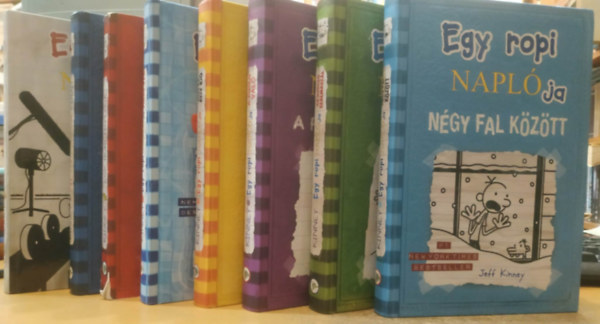 Jeff Kinney - 8 db Egy ropi napl�ja: Filmes napl�ja; Rodrick a kir�ly; k�pSreg�ny; M�ly v�z; Kutya egy id�; A rideg val�; Az utols� szalmasz�l; N�gy fal k�z�tt