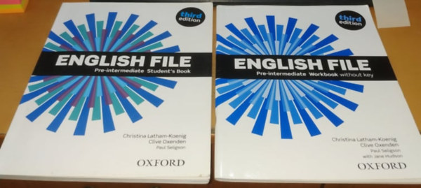 Clive Oxegen - Christina Latham-Koenig - Paul Seligson - English File, Pre-intermediate: Student's Book + Workbook without key - Third Edition