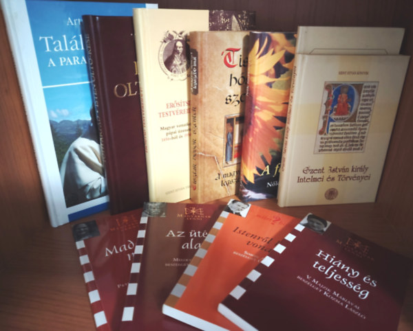 Arturo Mari; Tóth Árpád; Mészáros István; Kindelmann Győző; Széppataki Viktória; Szalay Tamás;Farkas Olivér; Petrás Mária; Melecco Miklós;Simon András; V. Majzik Mária - Találkozunk a paradicsomban;Isten oltó-kése;Erősitsd testvéreidet;Tiszták.hősők,szentek;A fény felé nők imakönyve;Uram, igéd örökké megmarad;Szent István király Intelmei és Törv.;Madár -nyelven;Az ütések alatt;Istenről beszél