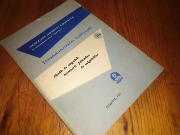 Több szerző - Aknák és vágatok korszerű falazása és szigetelése