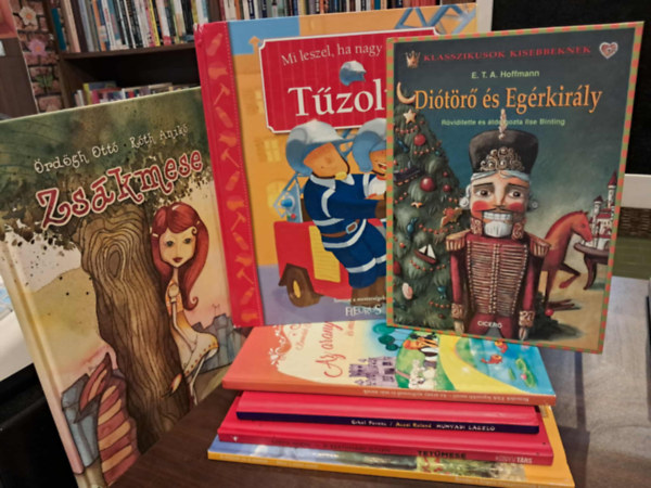 Acsai Roland, Ilse Binting, Szécsi Noémi, Ördögh Ottó Vincent Villeminot - 7 db-os mesekönyv KÖNYVMENTŐ AJÁNLAT: Mi leszel, ha nagy leszel? - Tűzoltó, Benedek Elek legszebb meséi - Az arany nyílvessző és más mesék, Hunyadi László, Diótörő és Egérkirály, Tetű mese, Zsákmese, A molnár és a szamár