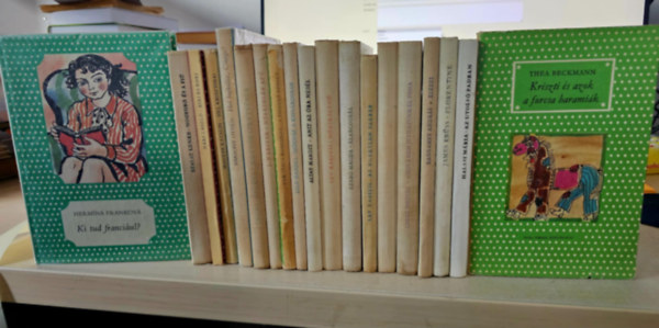 Szalay Lenke, H�rs L�szl�, Magyar Katalin, B�rsony Ottilia, Thury Zsuzsa, Jean Webster, Veronica Robinson, Lilo Hardel, Altay Margit, Lev Kasszil, Szab� Magda, Fekete Gyula, A Herm�na Frankov� - 19db P�tty�s k�nyv, K�NYVMENT� AJ�NLAT: Ki tud franci�ul?+ Mogyor� �s a fi�+ Biri �s Bori+ Hej, Krisztina!+ Hol bujk�lsz Cinege?+ Mostohatestv�rek+ Nyakigl�b ap�+ A fogoly sziget+ Sz�nh�z a kisv�rosban+ Amit az �ra mes�l+ H�kir�