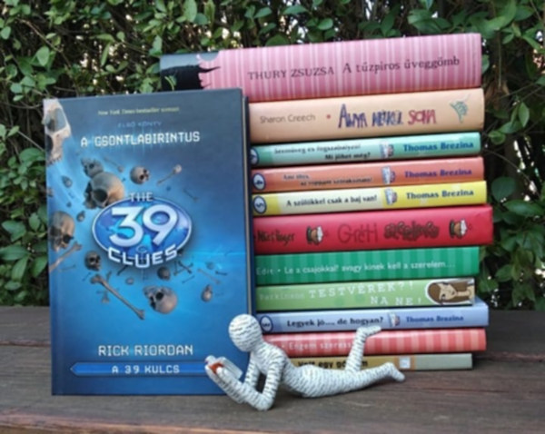 Rick Riordan, Thomas Brezina, Sohonyai Edit Thury Zsuzsa - 12 db-os KNYVMENT AJNLAT, ifjsgi: A tzpiros veggmb+Anya nlkl soha+A csontlabirintus+Szemveg s fogszablyz!+Ami tilos, az roppant szrakoztat!+A szlkkel csak a baj van+Grti szerelmes+Le a csajokkal!+Testvrek?!Na n