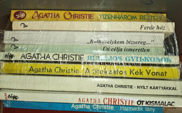Agatha Christie - (9db) Agatha Christie könyvcsomag: Harmadik lány / Öt kismalac / Nyílt kártyákkal / A titokzatos kék vonat / Bűbájos gyilkosok / Úti célja ismeretlen / Balhüvelykem bizsereg / Ferde ház / Tizehnhárom rejtély