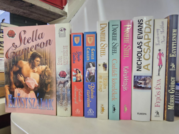 Penelope Williamson, Gayle Callen, Danielle Steel, Fej�s �va, Nicholas Evans, M�hes Gy�rgy Stella Cameron - 10db romantika, K�NYVMENT� AJ�NLAT: Ez�stsz�lak+ Emma szenved�lye+ Esk�dt ellens�gek+ B�n�s szerelem+ Elj�n az a nap+ Csal�di k�tel�k+ Kakukktoj�s+ A csapda+ Kar�csony New Yorkban+ Egyetlenem