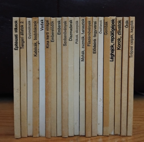 Dr. Endr�di Seb�  B�rth J�nos  Kordos-Kolozsv�ri  Matthaeidesz-Kondor  T�th Lor�nd  S. Kov�cs Ilona  Kel�nyi-Kiss  Kresz-K�v�r  Kondor Lajos  Nagy Istv�n Gy�rgy  B�lint-Mandel  Matthaeid - 20db B�v�r zsebk�nyv :  �p�t�szeti st�lusok - Tengeri �llatok 2. - Gy�m�lcs�s�k - Kab�c�k, bodob�csok - Vadak - K�na kerti vir�gai - Emberel�d�k - Emberek - Szoban�v�nyek - D�szmadarak - P�kok, skorpi�k - Moh�k, zuzm�k, hara