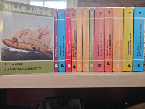 Tim Severin, Poczik Mikl�s, Thor Heyerdahl, Arne Falk-Ronne, Shaw, Irwin- Searle, Ronald, Miloslav Stingl, Bogdan Szczygiet, Baracs D�nes, Bern�th Zsigmond, Feh�r Kl�ra, Lucjan Wolanowski - 13db a Vil�gj�r�k sorozatb�l, K�NYVMENT� AJ�NLAT: A Brendan-exped�ci�+ Seb�sz voltam Eti�pi�ban+ Otthon, Finnorsz�gban+ Tutajjal a Csendes-�ce�non+ Bar�taim, a kannib�lok+ P�rizs! P�rizs!+ Kereszt�l-kasul Mikron�zi�n+ A titokzat