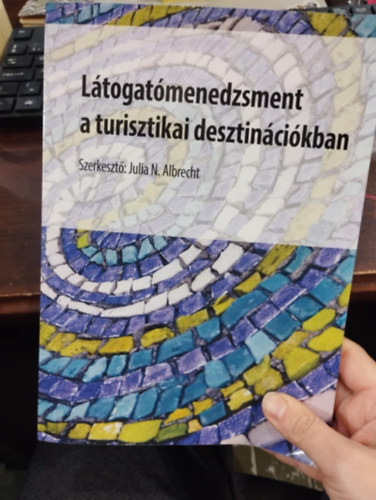 Julia N. Albrecht - L�togat�menedzsment a turisztikai desztin�ci�kban