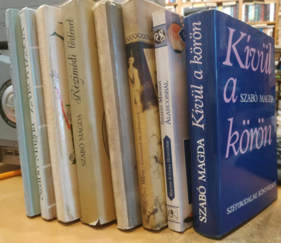 Szab Magda - 8 db Szab Magda: larcosbl; Emberek s jelmezek; Kvl a krn; Mzescsk Cerberusnak; Mondjk meg Zsofiknak; Rgimdi trtnet;Tndr Lala; Zrvizsga