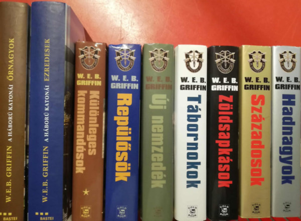 W. E. B. Griffin - A h�bor� katon�i 1-9. (10 k�tetben) / Hadnagyok, Sz�zadosok, �rnagyok, Ezredesek, Z�ldsapk�sok, T�bornokok, �j nemzed�k, Rep�l�s�k, K�l�nleges kommand�sok I-II.