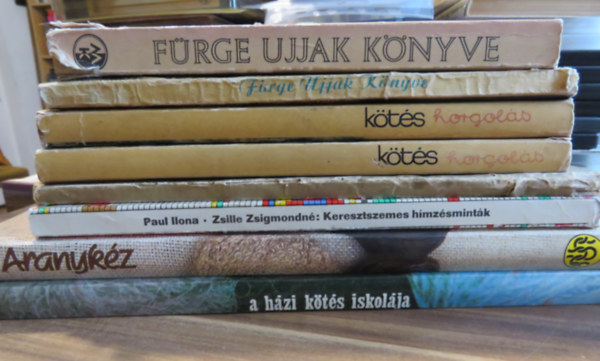 Ludmila Peskov, Paul Ilona s Zsille Zsigmondn, Rzsn Hajdu Gizi Moldovn Katalin - 8 db kzimunka-knyv: Frge Ujjak Knyve 1973 + Frge Ujjak Knyve 1963 + Kts, horgols 1975 + Kts, horgols: Csecsemkortl kamaszkorig + A szabs-varrs BC-je + Keresztszemes hmzsmintk + A hzi kts iskolja + Arany