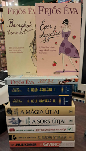 Nora Roberts, Sophie Kinsella, Baráth Viktória, Julie Kenner Fejős Éva - 10 db romantikus KÖNYVMENTŐ AJÁNLAT: Bangkok, tranzit, Eper reggelire, Hotel Bali, A Hold árnyéka I-II., A mágia útjai, A sors útjai, Egy boltkóros naplója, Az igazság nyomában, A givenchy-kód