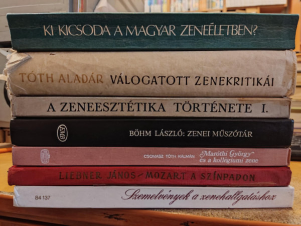 Liebner János, Csomasz Tóth Kálmán, Böhm László, Székely András, Tóth Aladár, Zoltai Dénes Kovács Sándor - 7 db komolyzene: A zeneesztétika története I.; Tóth Aladár válogatott zenekritikái (1934-1939); Ki kicsoda a magyar zeneéletben?; Zenei műszótár; Maróthi György és a kollégiumi zene; Mozart a színpadon; Szemelvények a zenehallgatásh