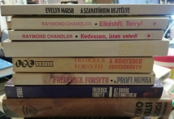 Robin Cook, Raymond Chandler, Evelyn Marsh Frederick Forsyth - 8 db-os KÖNYVMENTŐ AJÁNLAT, krimi: A szanatórium rejtélye+ Elkéstél, Terry!+ Kedvesem, isten veled!+ Láz+ A negyedik jegyzőkönyv+ Profi munka+ Az ördög alternatívája+ Isten ökle
