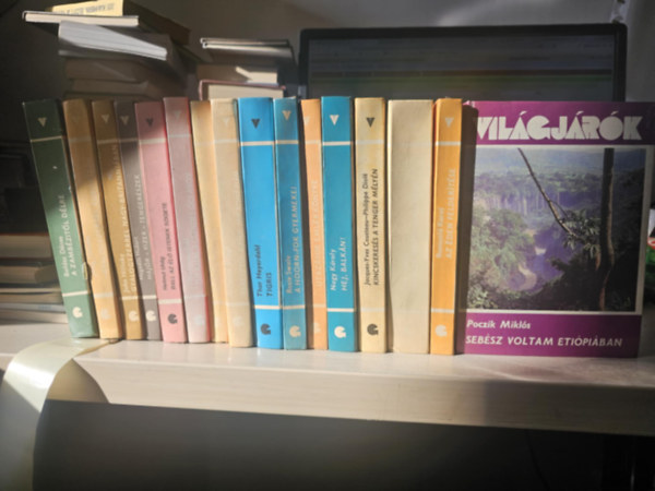 Romuald Karas, Poczik Mikl�s, Thor Heyerdahl, Rosie Swale, Ign�cz R�zsa, Nagy K�roly, Helmut Uhlig, Miloslav Stingl, John Hillaby, Heged�s Hubert, Feh�r Kl�ra, Cousteau,Jacques-Diol�,Philipe - 15 db Vil�gj�r�k, K�NYVMENT� AJ�NLAT: Kincskeres�s a tenger m�ly�n+ Az �den felder�t�se+ Seb�sz voltam Eti�pi�ban+ Tigris+ A Hoorn-fok gyermekei+ Utaz�sok eml�kk�nyve+ Hej Balk�n+ A Zamb�zit�l d�lre+ Tutajjal a Csendes-�ce�non