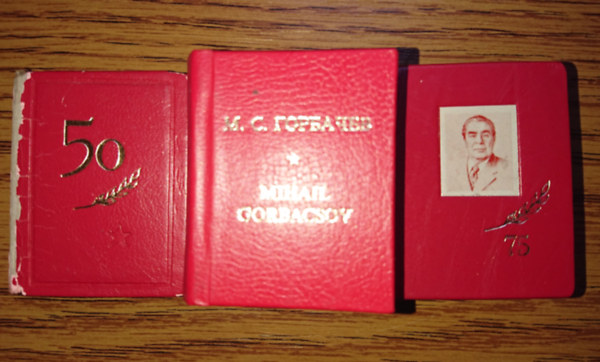 3 minik�nyv a Szovjetuni�r�l �s a szovjet vezet�kr�l: 50 �ves a Szovjet Szocialista K�zt�rsas�gok Sz�vets�ge