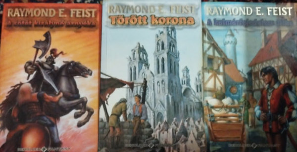 Raymond E. Feist - A s�t�t kir�lyn� �rny�ka + T�r�tt Korona + A kalm�rfejedelem titka (3 k�tet)