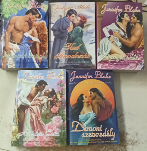 Jennifer Blake - 5 db Jennifer Blake k�tet: D�moni szenved�ly - Az �den illata - Gyeng�d �rul�s - Vad �lmodoz�s - Simogat� hajnal