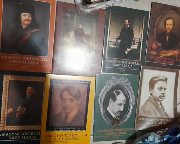 Kende J�nos-Sipos P�ter - 8 db Magyar t�rt�nelem nagy alakjai f�zet : 4. bor�t�n: II. R�k�czi Ferenc, 5.bor�t�n: Sz�chenyi Ferenc, 6.bor�t�n: Kossuth Lajos, 9. bor�t�ja: b�r� E�tv�s J�zsef, 10. bor�t�: Miksz�th , 11.bor�t�: Ady, 12. bor�t�:K�rolyi M