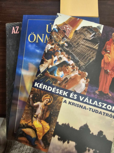 Krdsek s vlaszok a krisna-tudatrl + ton nmagunk fel + Az nmegvalsts tudomnya ( 3 ktet )