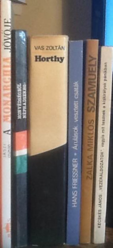6 db k�nyv a magyar t�rt�nelemr�l: J�szi:A monarchia j�v�je+Kir�ly:Honv�ds�gb�l n�phadsereg+Vas:Horthy+Friessner:�rul�sok,vesztett csat�k+Zalka:Szamuely+Kecsk�s:"Vez�r�ldozatok",vagyis mit tesznek a kiskir�lyok p�nikban
