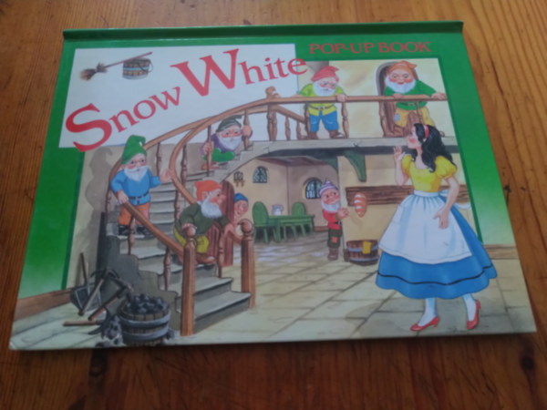 Tbb szerz - Snow White Pop-up Book