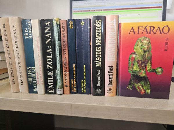 Howard Fast, Cronin A.J., Stefan Zweig, Somerset Maugham, Emil Zola, John Fowles, Colleen  McCullough, Lev Tolsztoj Boleslaw Prus - 9 db vil�girodalom 12 k�tetben, K�NYVMENT� AJ�NLAT: A f�ra�+ Bev�ndorl�k+ M�sodik nemzed�k+ Nyugtalan sz�v+ Az �rd�g sarkanty�ja+ Nana+ A francia hadnagy szeret�je+ T�vismadarak+ Anna Karenina I-II