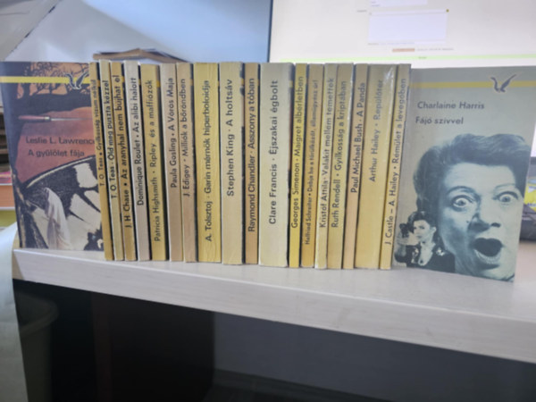 T. O. Teas, James Hadley Chase, Dominique Roulet, Patricia Highsmith, PAula Gosling, J. Edigey, Alekszej Tolsztoj, Stephen King, Raymond Chandler, Clare Francis, Georges Simenon, H Leslie L. Lawrence - 20db Albatrosz krimi, KÖNYVMENTŐ AJÁNLAT: A gyűlölet fája+ Gyilkosság nélkül+ Öld meg puszta kézzel+ Az aranyhal nem bújhat el+ Az alibi halott+ Ripley és a maffiózok+ A Vörös Maja+ Milliók a bőröndben+ Garin mérnök hiperboloidja