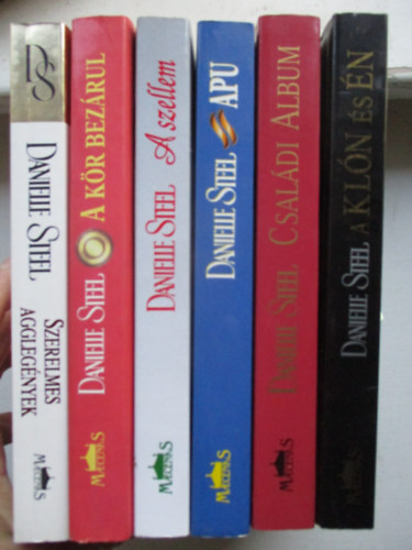 Danielle Steel - 6 db Danielle Steel kötet ( A klón és én, Családi album, Apu, A szellem, A kör bezárul, Szerelmes agglegények)