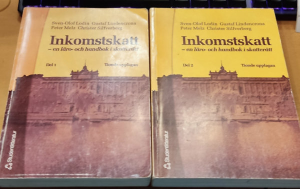 Gustaf Lindencrona, Peter Melz, Christer Silfverberg Sven-Olof Lodin - 2 db jog: Inkomstskatt - en läro- och handbok i skatterätt Del 1-2. (Jövedelemadó - adójogi tankönyv és kézikönyv 1-2. rész.)(Studentlitteratur)