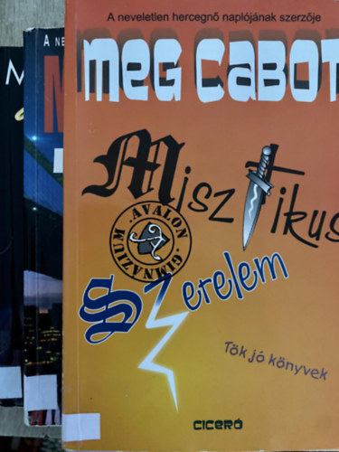 Meg Cabot - 3db. Meg cabot k�nyv: Ki nevet a v�g�n? + Misztikus szerelem + Airhead - Ki vagyok?