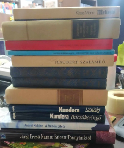 Gustave Flaubert, Ingmar Bergman, Jack London, Klaus Mann, John Galsworthy, Lev Tolsztoj, Carson McCullers Milan Kundera - 11 db K�NYVMENT� AJ�NLAT, klasszikus reg�nyek: B�cs� T�any�nkt�l+ A francia pil�ta+ B�cs�kering�+ Lass�s�g+ H�rom kisreg�ny( A vadon szava/ A besz�l� kutya/ Orsz�g�ton)+ V�nasszonyok nyara - A b�r� el�tt I-II.+ Szalamb� +Jel