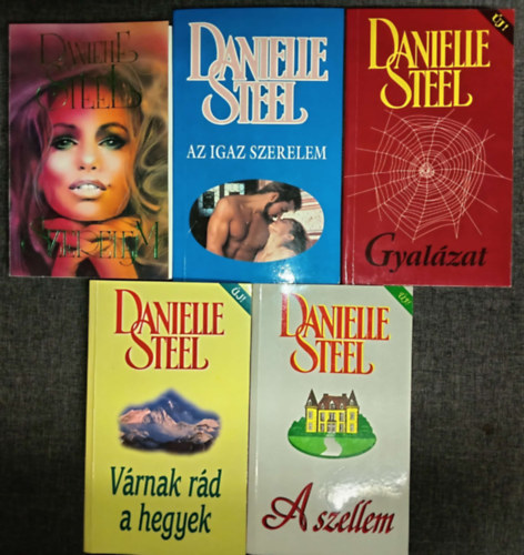 Danielle Steel - (5db) Danielle Steel romantikus knyvcsomag: Szerelem / Igaz szerelem / Gyalzat / Vrnak rd a hegyek / A szellem